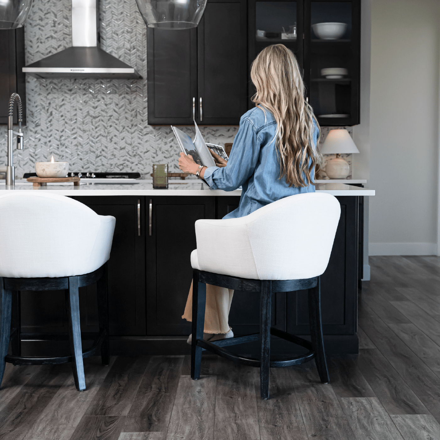 26" Isabella Swivel Counter Stool in Aged Black Finish with Snow White Fabric in Counter Stools by Maven Lane