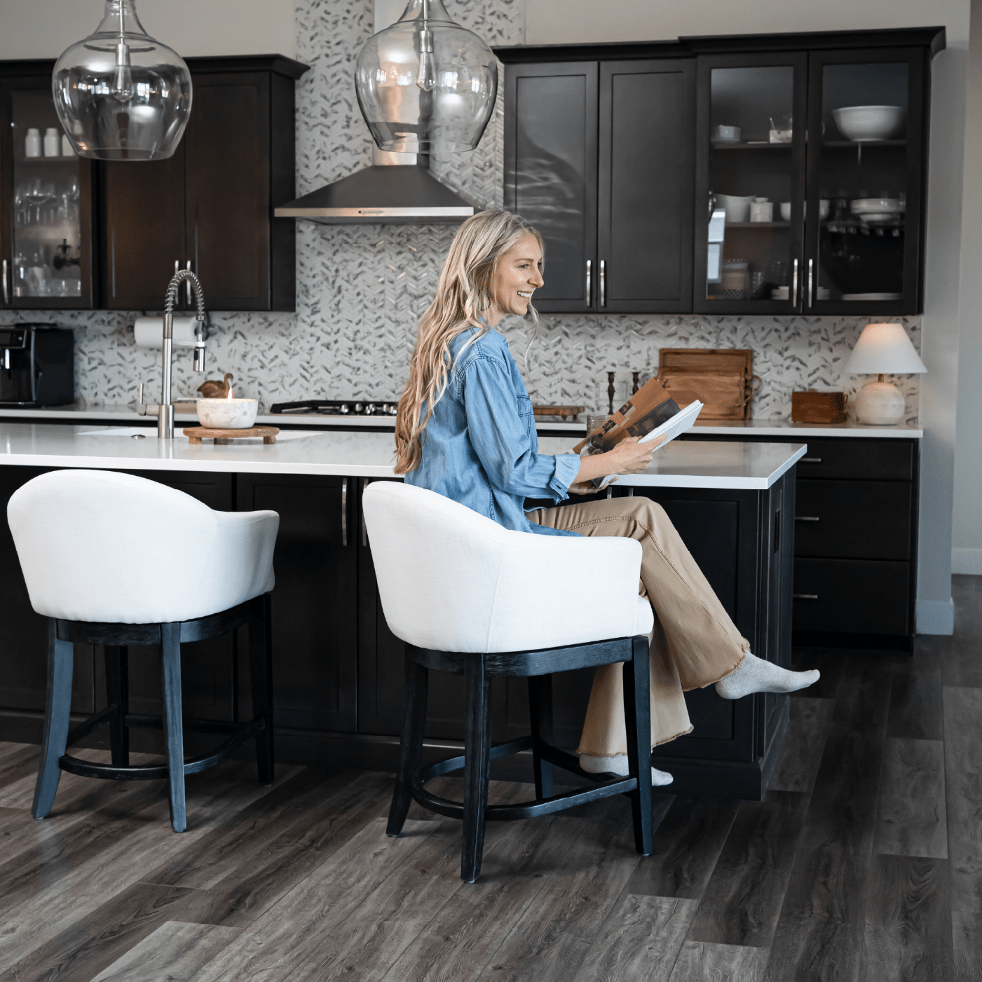 26" Isabella Swivel Counter Stool in Aged Black Finish with Snow White Fabric in Counter Stools by Maven Lane
