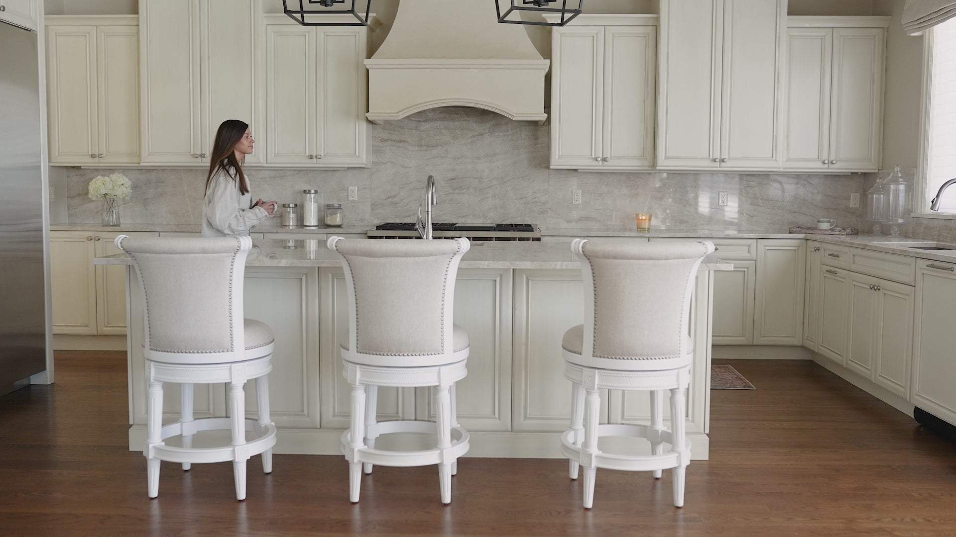 31" Pullman Bar Stool in Cream Finish with Natural Fabric in Stools by Maven Lane