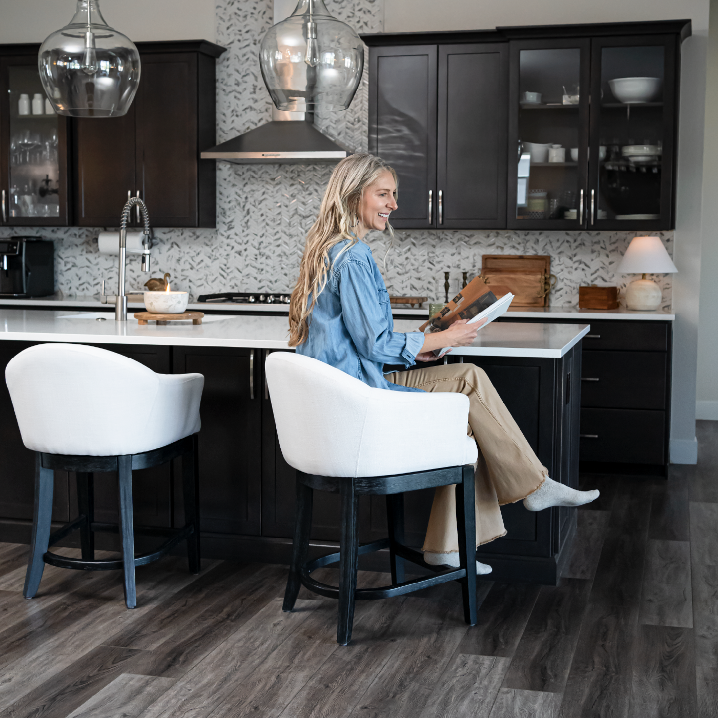Isabella Swivel Counter Height Kitchen Stool - Aged Black Finish with Snow White Fabric